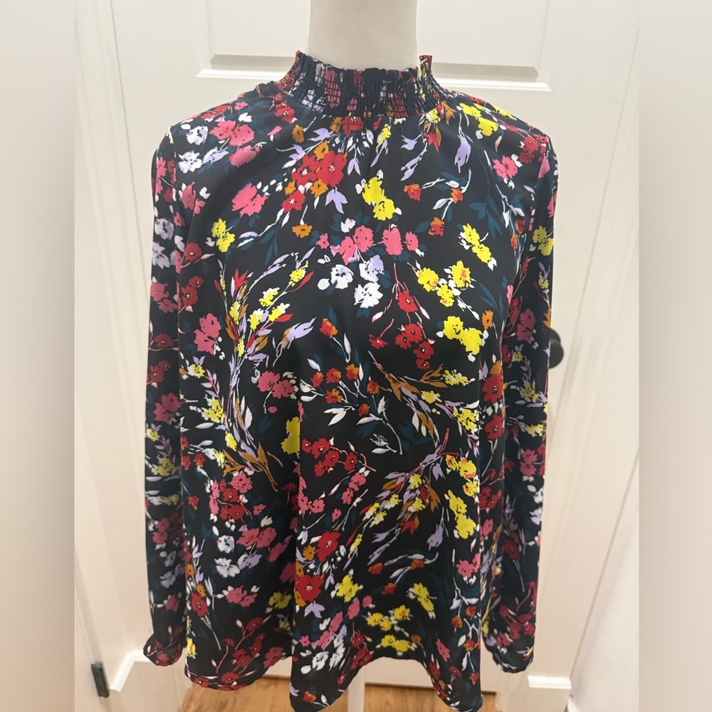 Allison Joy. Smocked Neck Ling Sleeve floral Blouse. Size Small.